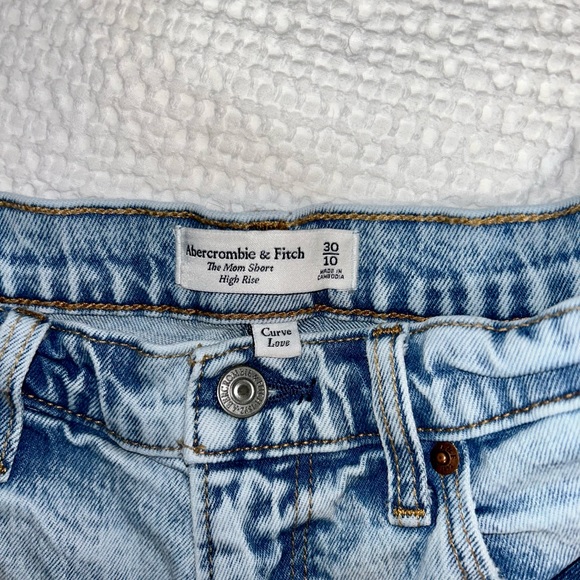 Abercrombie & Fitch The Mom Short High Rise Curve Love Size 30/10 - Picture 3 of 3